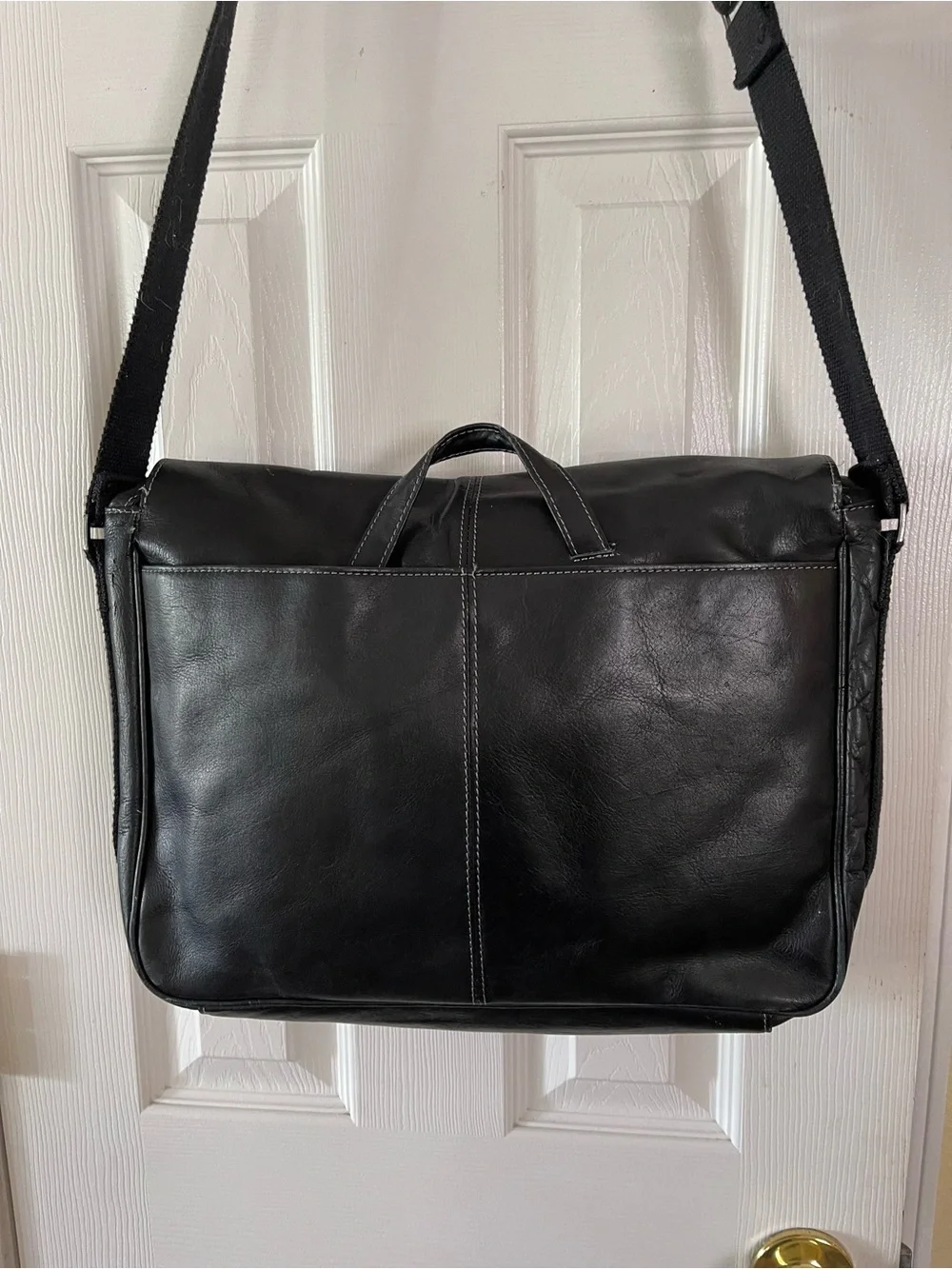 Kenneth Cole Reaction Black Leather Messenger Bag with Adjustable Strap